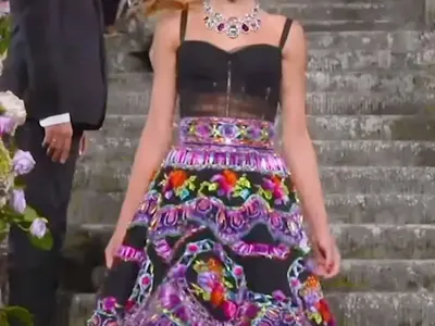 Българка уши УНИКАЛНА рокля за „Долче и Габана“