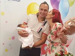 Бившата на Кулагин с бебе
