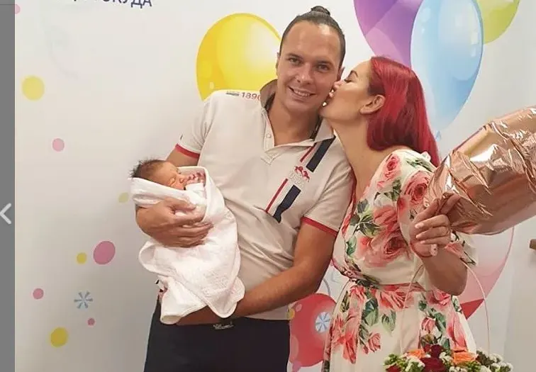 Бившата на Кулагин с бебе