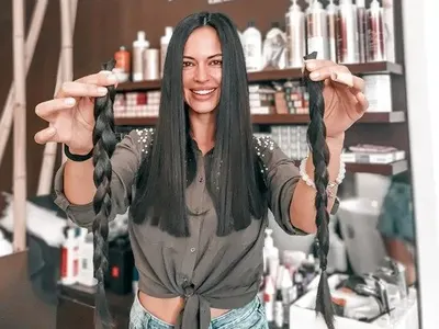 БРАВО! Фитнес кралица дари косата си на онкоболни деца и жени!