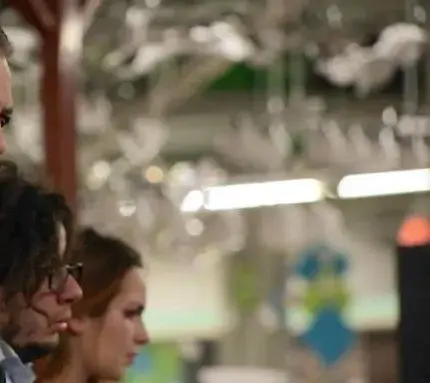 Ченгето Бенишев от „Под прикритие” върти педалите из София