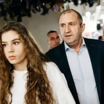 Дъщерята на Румен Радев ще е актриса, вече е приета в НАТФИЗ