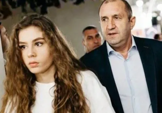 Дъщерята на Румен Радев ще е актриса, вече е приета в НАТФИЗ
