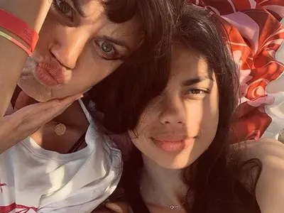 Диляна Попова се натиска с фенка на женските ласки