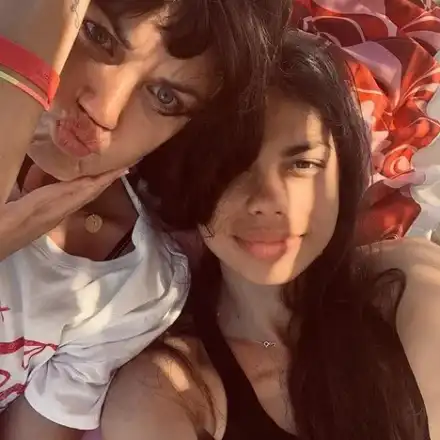 Диляна Попова се натиска с фенка на женските ласки