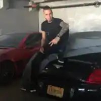 Джино с фамозен автопарк