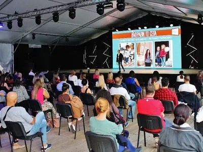 Андрей показа сина си, а Петя Дикова много бременно коремче (Снимки)