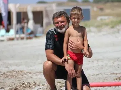 Едва на 8: Синът на Милен Цветков вече е водещ