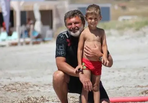 Едва на 8: Синът на Милен Цветков вече е водещ