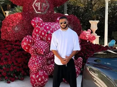 Филип Плейн глези наш фризьор