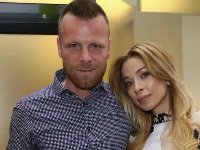 Футболна съпруга, търпяща много изневери, се разкрасява (Папарашко фото)