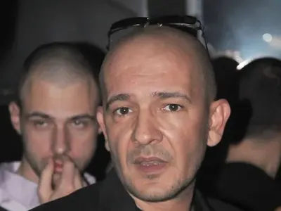 Годжи затъна в дългове, китаристът с тежки запори върху всичките си фирми