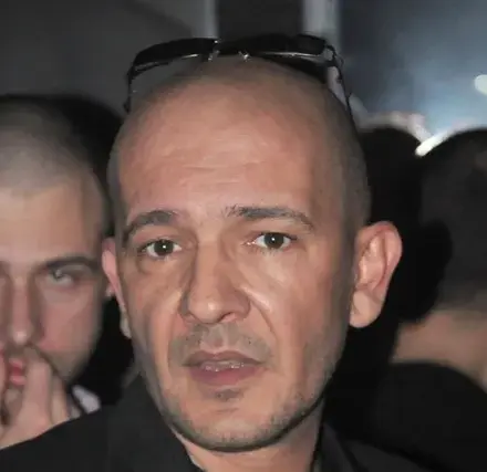 Годжи затъна в дългове, китаристът с тежки запори върху всичките си фирми