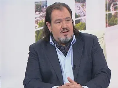 Гущеров с млада жена на морето (ВИЖТЕ СНИМКИ)