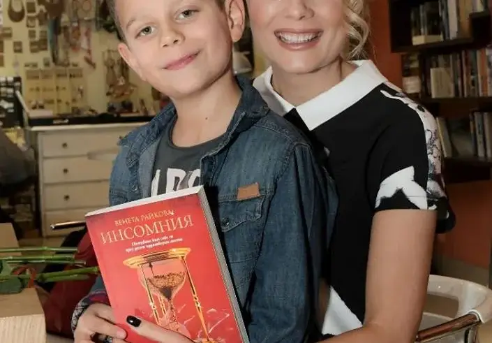 И синът на Венета Райкова става писател