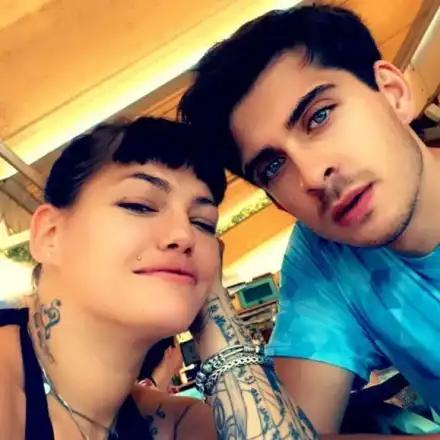 Жана харчи хилядарките от лотарията с ново гадже