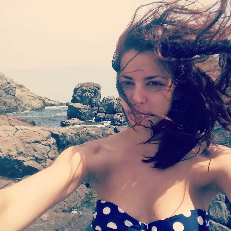 Кая Райков от „Откраднат живот“ се преби жестоко с тротинетка (Снимки)