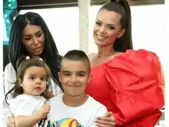 ЛИЦЕМЕРИЕ ИЛИ? Преслава НЕРАЗДЕЛНА с бившата на мъжа си! (Двете постоянно си правят четки)