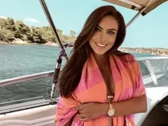 Лили Клюкарката се препича на яхта (СНИМКИ)
