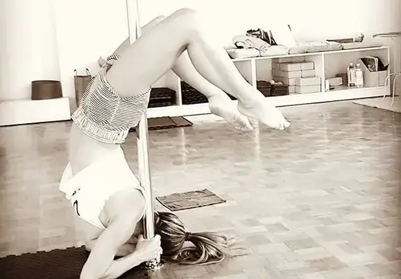 Лора Караджова яхна пилона