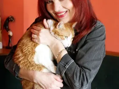 Мания: Джизъса отглежда леопард, Димо Алексиев  живее със скорпион, Джина с 20 котки и още… (СНИМКИ)