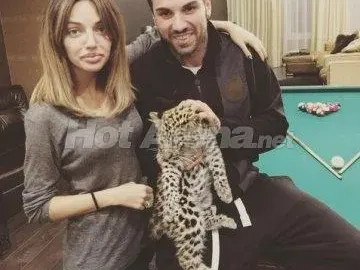 Мания: Джизъса отглежда леопард, Димо Алексиев  живее със скорпион, Джина с 20 котки и още… (СНИМКИ)