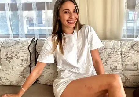 Михаела Маринова обясни защо краката й са насинени