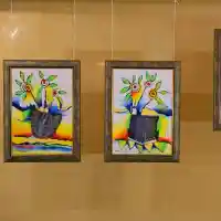 Млад поет изписа платната на Яхнаджиев със стихове