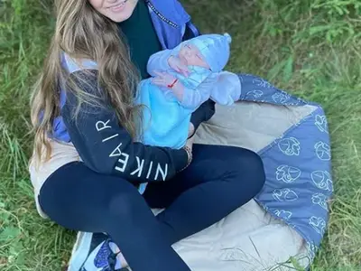 Нанси Карабойчева на първа разходка с бебето (Миската го заведе на преход в планината - Фото)