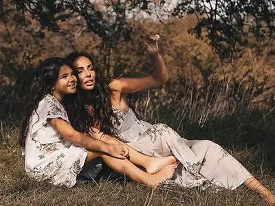 Николета към Никол: И хоро ще играеш!