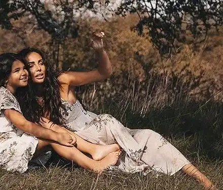 Николета към Никол: И хоро ще играеш!