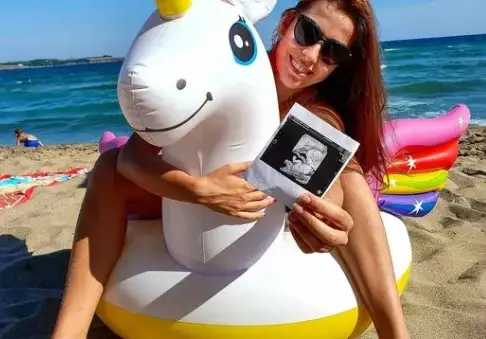 Още една лекарка от „Откраднат живот“ чака бебе