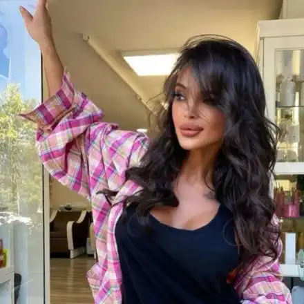 Отварачката показа новия си мъж (ФОТО по-долу)