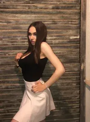 Пълна промяна! Щерката на Фънки изду пазвата (Снимки)