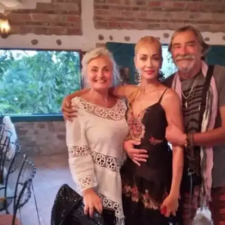 Първа снимка на Нети с биологичните й родители