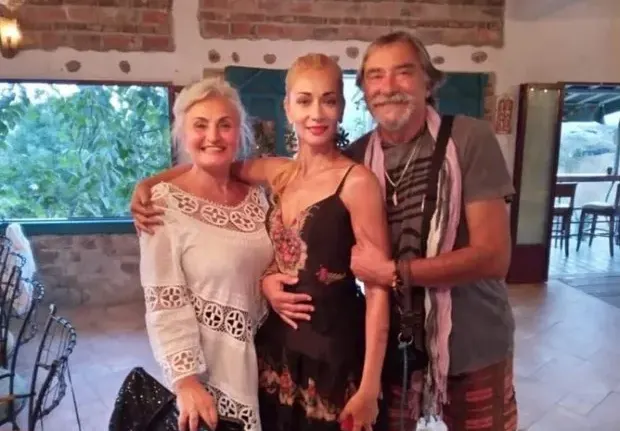 Първа снимка на Нети с биологичните й родители
