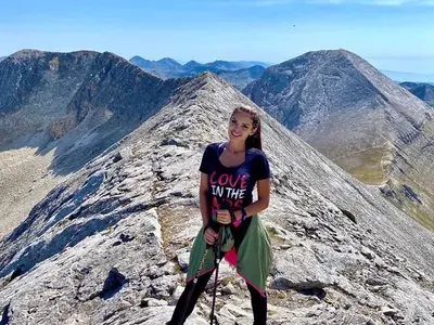 Преслава - планинарка за пример, катери връх Вихрен с перефектен маникюр (ВИДЕО)