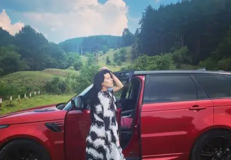 Радинела Чушева се фука с джип за 200 бона (Фото)