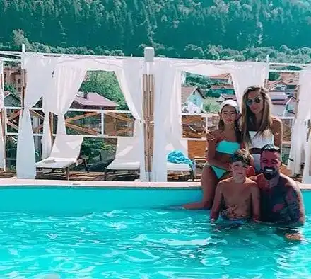 Русата Златка бавачка на три деца