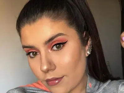 Щерката на Блатечки започна работа като гримьорка