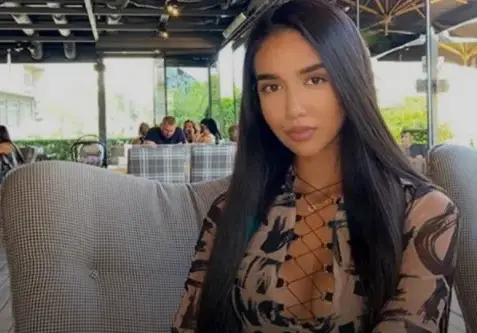 Щерката на Бони става певица