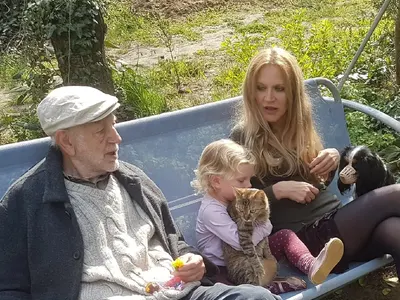 Щерката на Финци одрала кожата на жена му! (СНИМКИ)