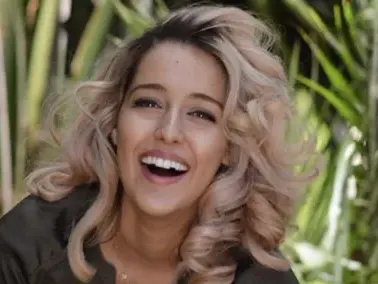 Щерката на Гала с неволи в кухнята