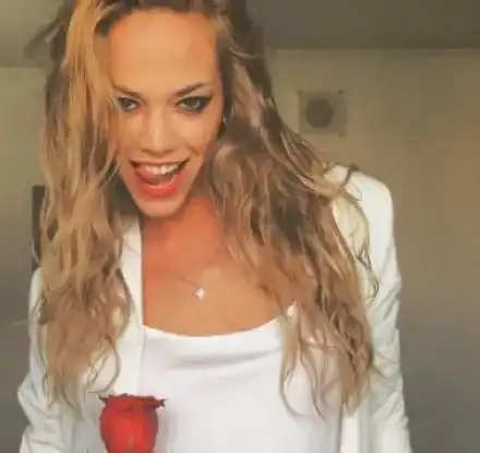 Снежана Макавеева дресира вълк