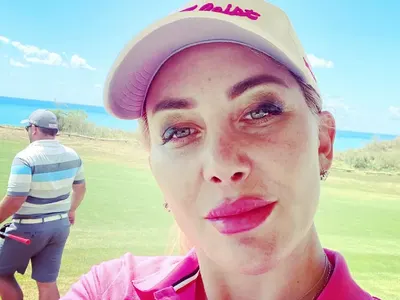 Тоца стиска здраво стика (Снимки)