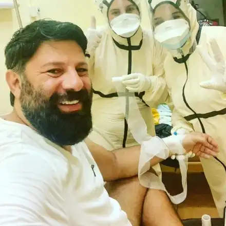 Тони Стораро: Не се правя на болен! (Изписват певеца от болницата)