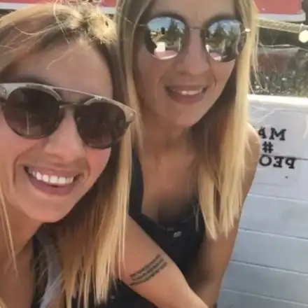 Тризначките намериха пари и минаха на скъпо шампанско