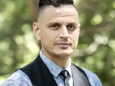 Трудностите в живота не сломяват Дани Меджик от „Фермата”, дъщерята му оцелява след 25-часова операция