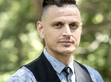 Трудностите в живота не сломяват Дани Меджик от „Фермата”, дъщерята му оцелява след 25-часова операция