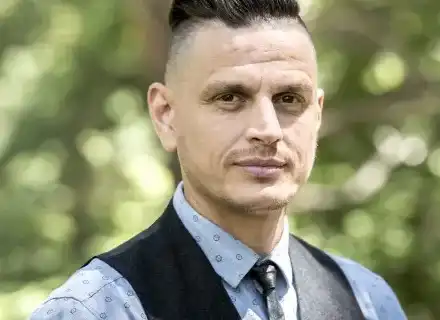 Трудностите в живота не сломяват Дани Меджик от „Фермата”, дъщерята му оцелява след 25-часова операция